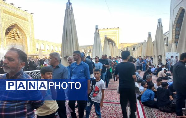 سیل عظیم زائران و مجاوران حرم امام رضا (ع) در روز آغاز امامت حضرت مهدی (عج)