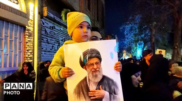 حضور خودجوش مردم نیشابور در خیابان های این شهر