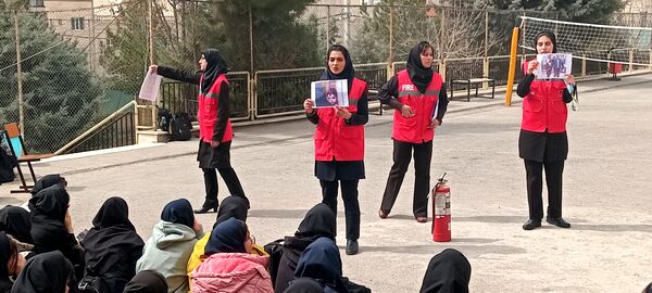 کارگاه آموزشی آشنایی با اصول ایمنی و اطفاء حریق در هنرستان آفرینش پردیس 