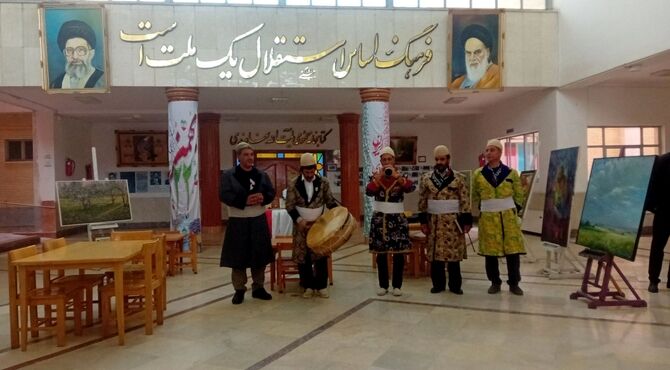 طنین شعرهای محلی در همایش شعر نهاوند