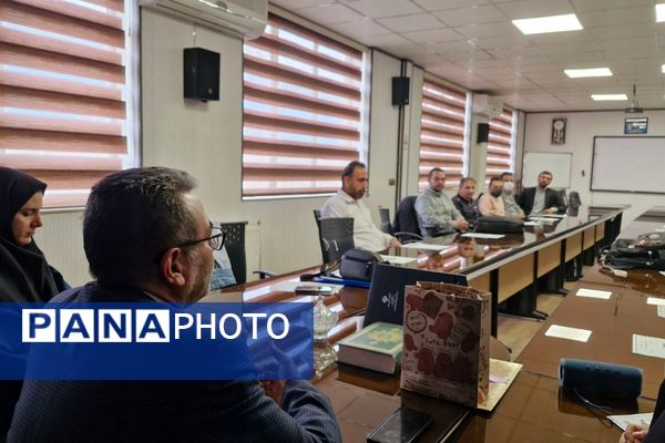 کارگاه توانمند سازی دبیران تفکر و سبک زندگی در فشافویه با محوریت ارتقای مهارت های آموزشی