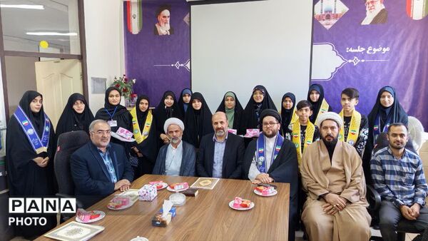 آیین تقدیر از دانش آموزخبرنگاران پانا ناحیه چهار قم