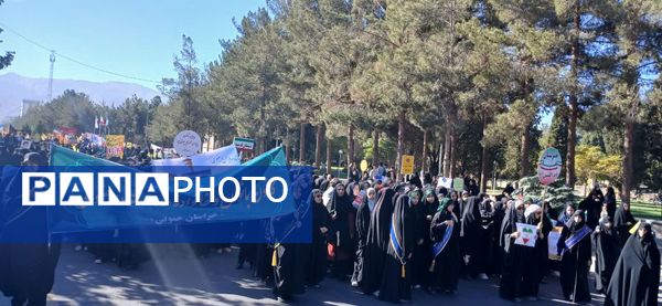 ۱۳ آبان؛ روزی که فریاد استقلال ملت ایران در تاریخ ماندگار شد