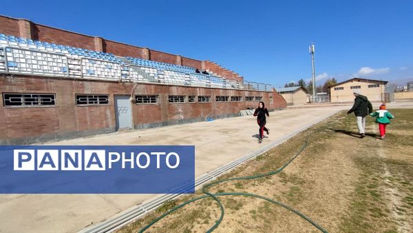 رقابت‌های دو و میدانی دختران متوسطه اول در سالن عالیپور کوهدشت 