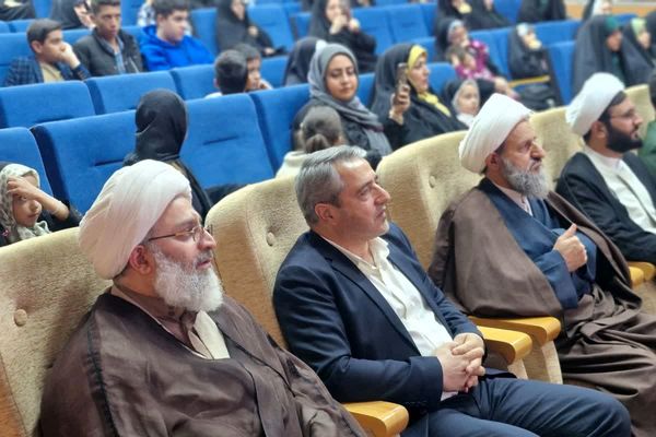 آیین تجلیل از برگزیدگان مسابقات قرآن و عترت بسیج قرچک