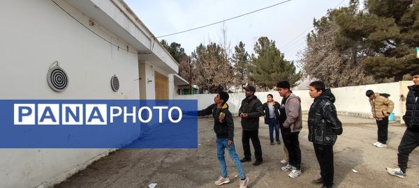 مسابقات دارت پدر و دختری به مناسبت روز پدر در دبیرستان شهید اسدالله شجاعی