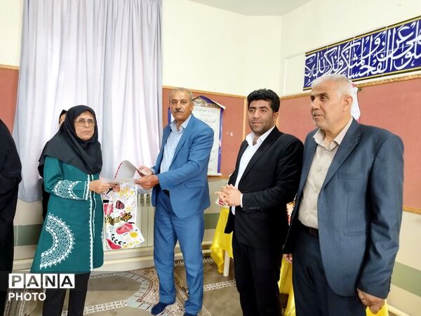 عوامل امور تربیتی آموزش‌وپرورش شیب‌کوه مورد تجلیل قرار گرفتند