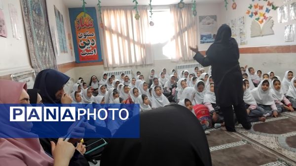 جشن روز دانش‌آموز در دبستان دخترانه شهید محمدرضا مقدم 