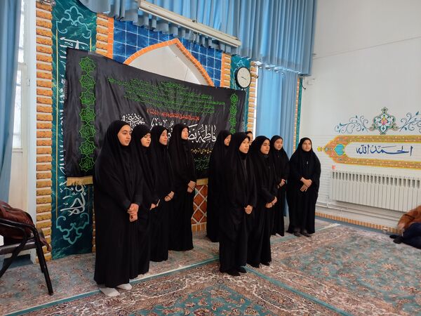 برپایی چایخانه حضرت فاطمه(س) در دبیرستان امجدی یک