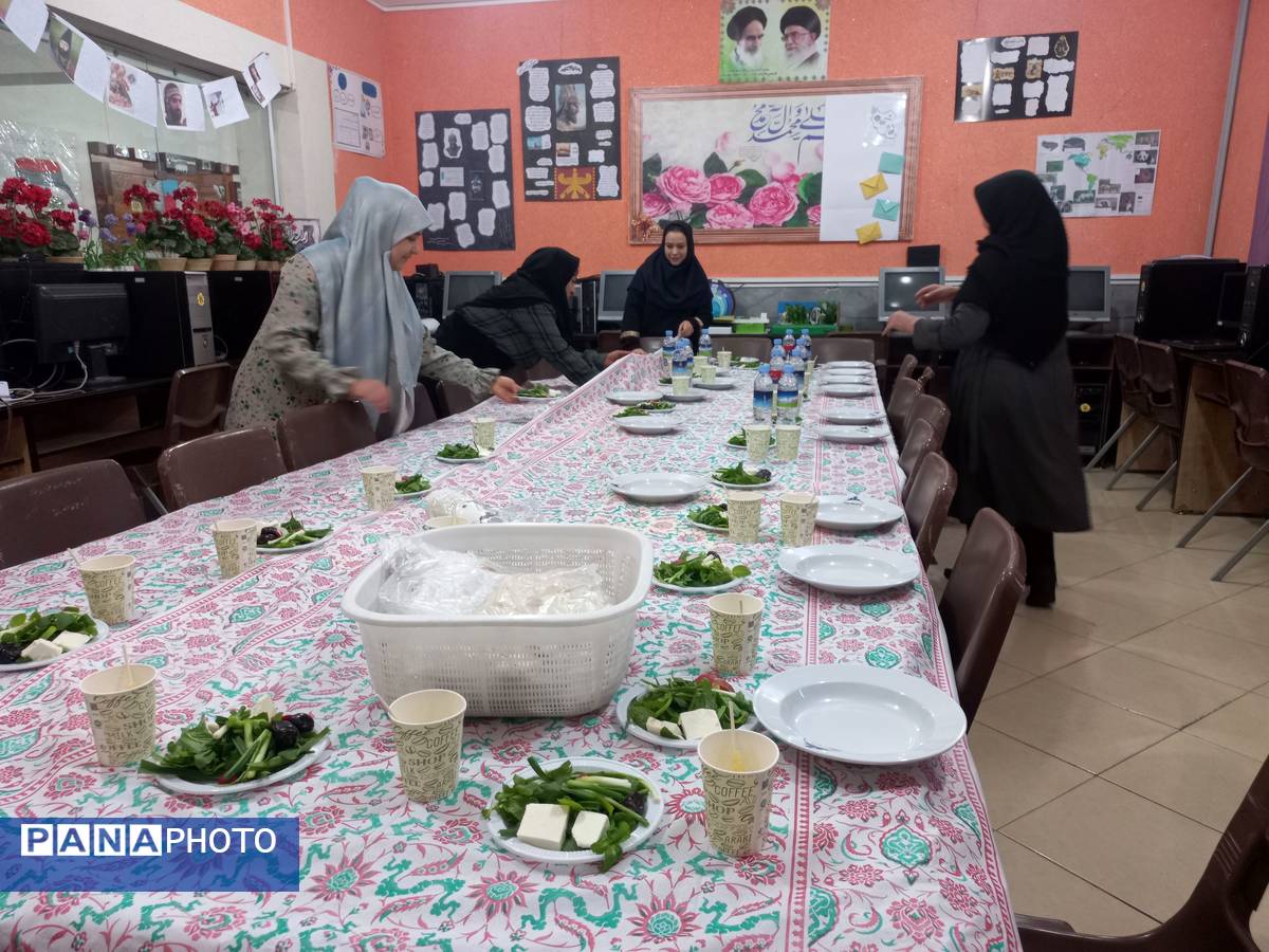 برگزاری ضیافت افطاری در دبیرستان شاهد معرفت ناحیه پنج 