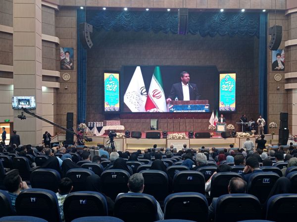 معلم قلب تپنده پایتخت دانایی