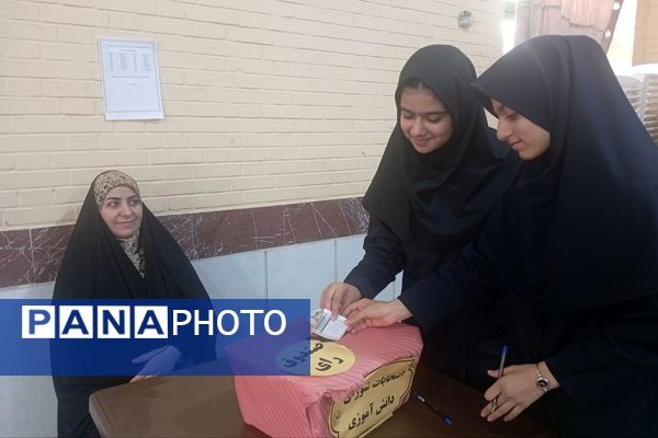 انتخاباتی با شکوه در دبیرستان نرجس یک