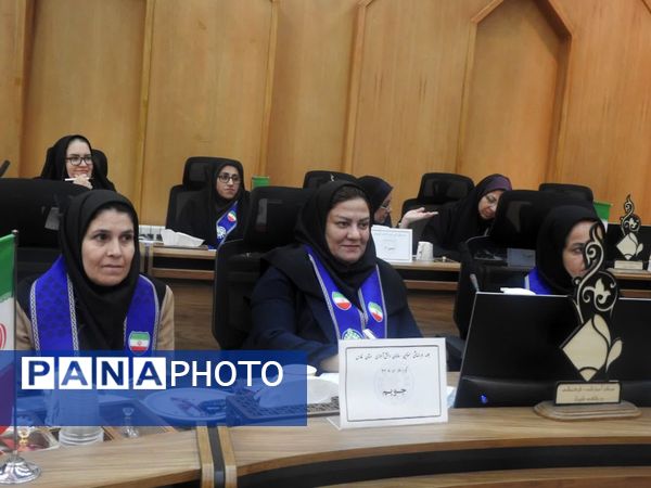 نشست هم‌اندیشی مسئولان سازمان دانش‌آموزی استان فارس روز اول