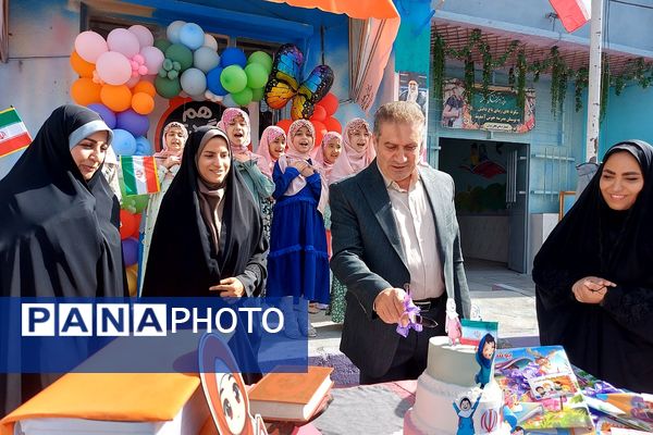 آغاز فصل نو آموزش با حضور شکوفه‌های کلای اولی در کهریزک 