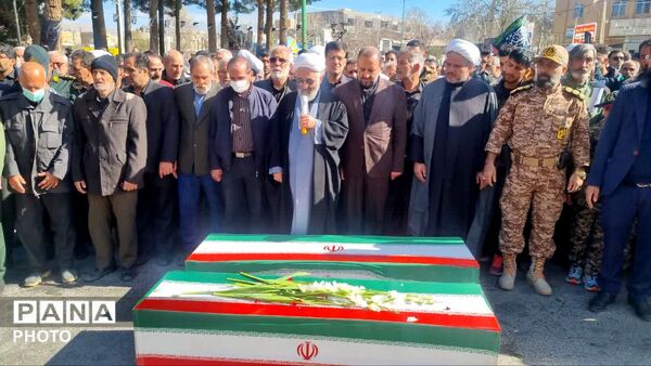 نهاوند فرزندان شهیدش را در آغوش گرفت