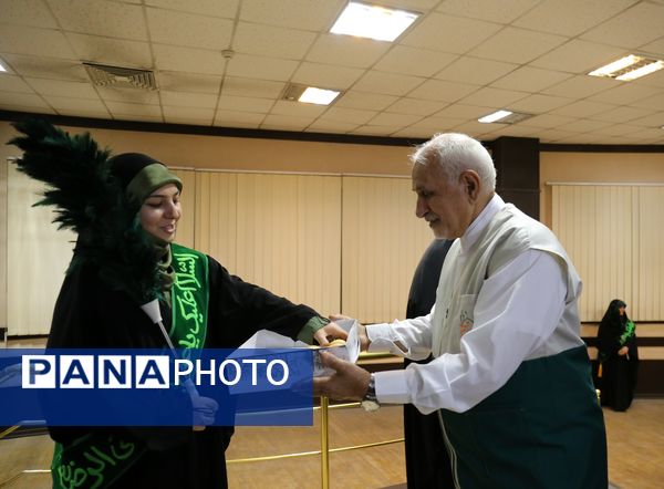 آیین تکریم و معارفه مدیر کانون‌های خدمت رضوی آذربایجان شرقی