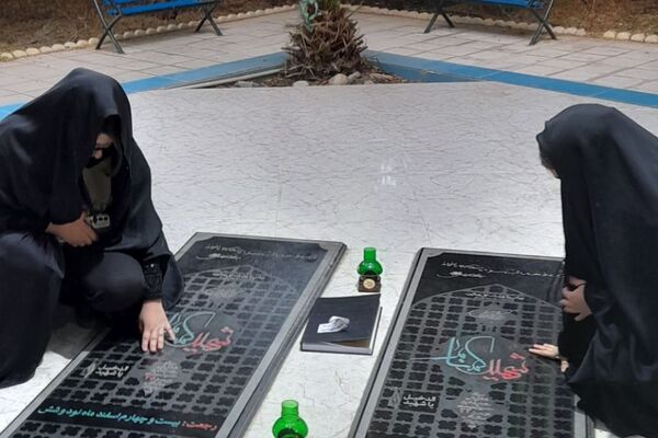 لحظات ناب در دیار نور، کنار شهدا 