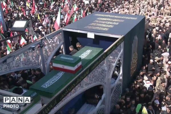 اشک‌ها و بغض‌های میلیونی در مسیر تشییع پیکر مطهر رهبر شهید