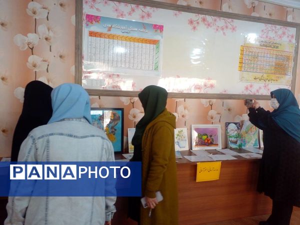 نمایشگاه نقاشی وخطاطی دانش‌آموزان مدرسه هدی یک