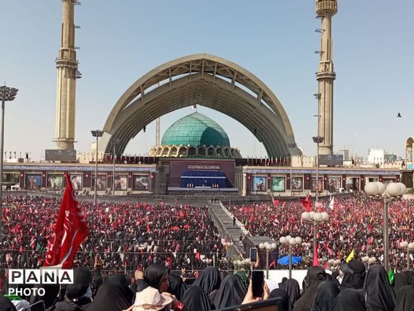 حضور میلیونی مردم در مراسم بدرقه‌ امام شهید