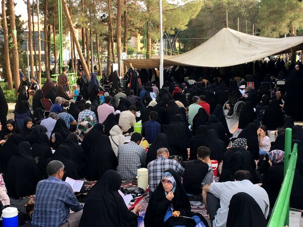 برپایی مراسم دعای عرفه در گلستان شهدای اصفهان
