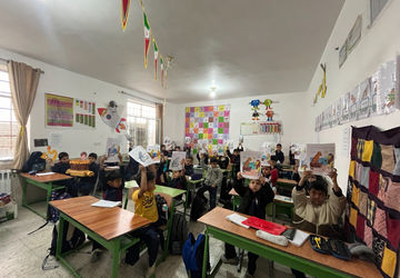 تدریس خلاقانه «نشانه‌ی ی» با چای و گرمای مهربانی دانش‌آموزان کلاس اول خاتم