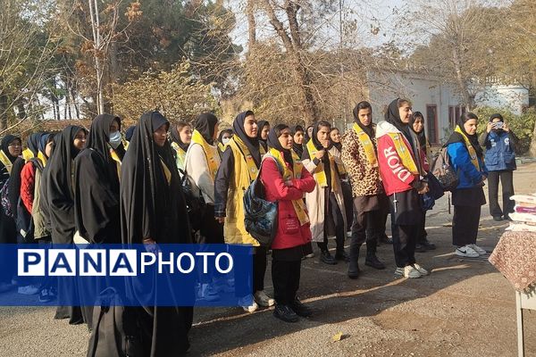 برگزاری اردو تمشک با حضور دانش‌آموزان منطقه کهریزک 