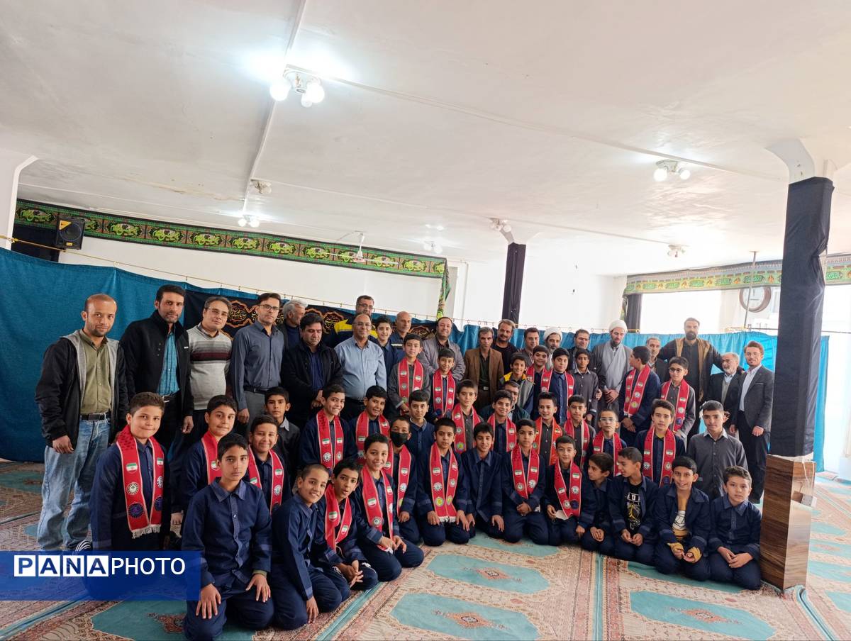 نماز پدر پسری در مدرسه دکتر توسلی