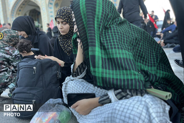 مشهد در سوگ؛ بدرقه باشکوه رهبر شهید انقلاب در جوار بارگاه رضوی