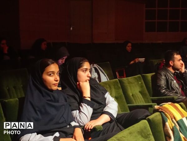 رقابت دانش‌آموزان در بخش هنرهای نمایشی جشنواره «فردا»