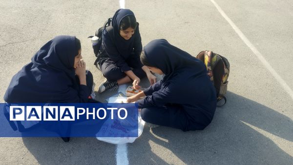 دور همی دخترانه همزمان با هفته بهداشت روان در دبیرستان فرهنگیان 