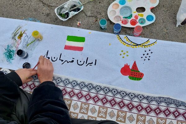 نمایشگاه دست سازه‌های دانش‌آموزان مدرسه شهید شرافت بهارستان‌دو
