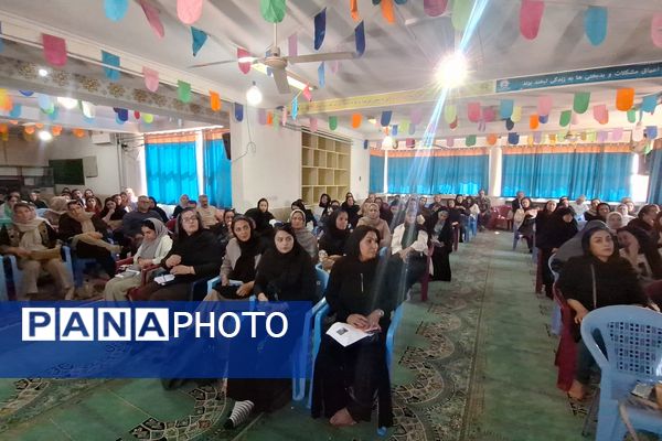 جلسه انجمن اولیا و مربیان در دبیرستان رازی