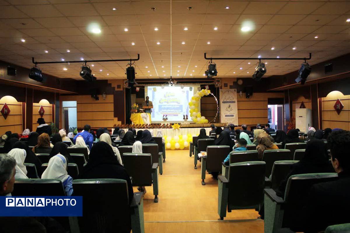 همایش پیشگامان تحول و تقدیر از رتبه‌های برتر طرح و برنامه‌های آموزش ابتدایی 