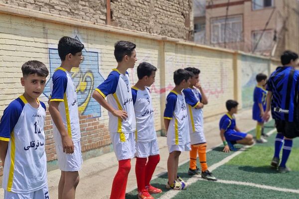 آیین افتتاح زمین چمن مصنوعی در قرچک