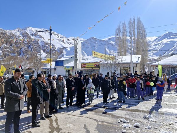 حماسه حضور گرم مردم بلده در سرمای زمستان 