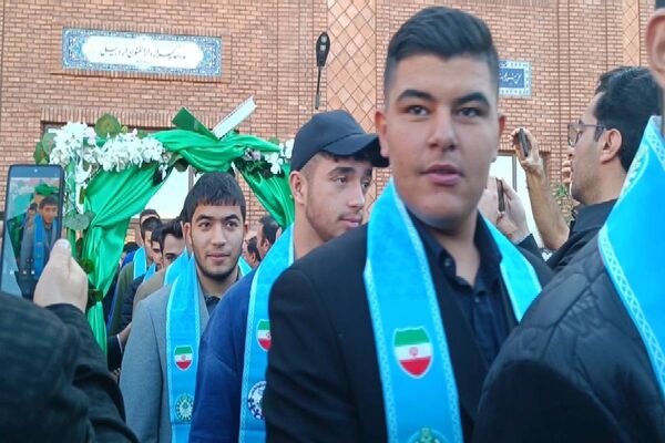 همایش بدرقه‌ دانش‌آموزان منتخب سازمان دانش‌آموزی به عمره‌ مفرده دانش‌آموزی