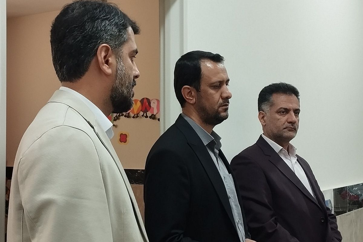 قرآن ، عترت و نماز ؛ سه نشانه برای راهیابی به روشنایی