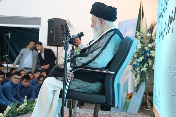 زنگ نماز در دبیرستان برزگر با حضور آیت الله علم الهدی 