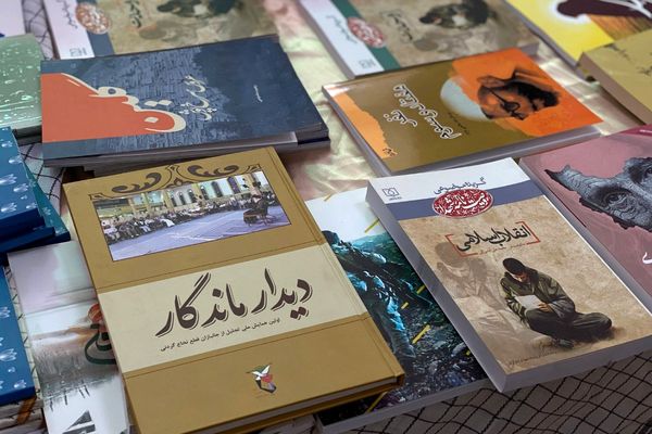 دانش‌آموزان دبیرستان نگین‌دانش ورامین میهمان کتابخانه رازی شدند