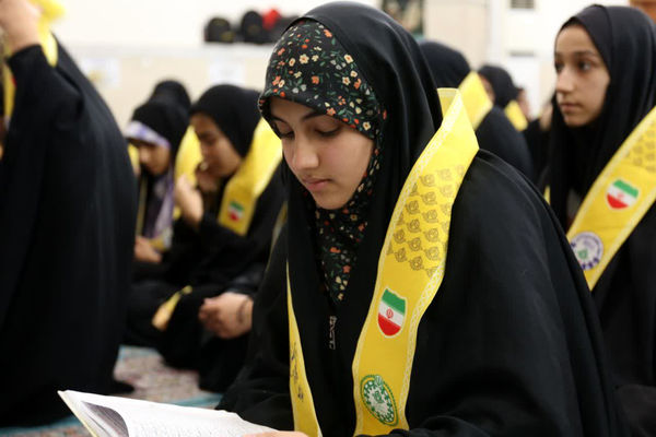 دومین روز اعتکاف دانش‌آموزی دختران در قم