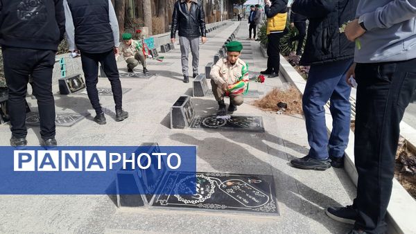 غبار روبی مزار شهدا نیشابور در هفته امور تربیتی
