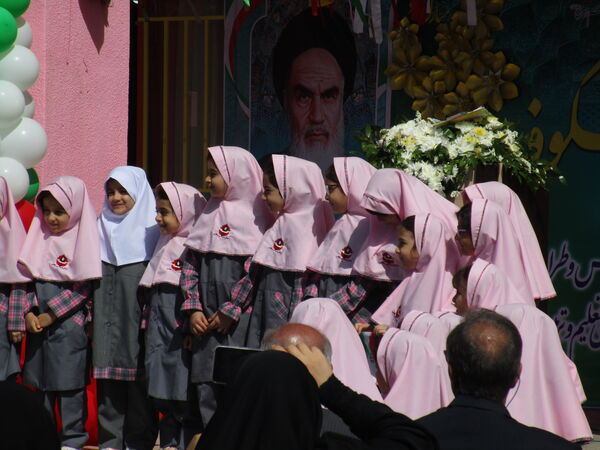 برگزاری جشن شکوفه‌ها در دبستان شاهد شهید سلطانی ناحیه یک کرج