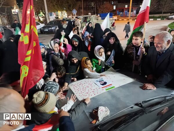 بیعت دانش‌آموزان پیشتاز شهر لایین با رهبر عزیز انقلاب