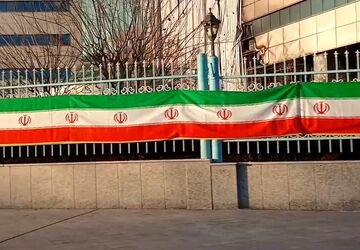 شنیدن ترانه ی رویش از برگ های تاریخ انقلاب