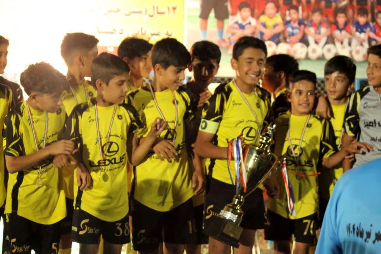 اختتامیه مسابقات فوتبال پایه کاشمر با قهرمانی تیم سپاهان ترشیز