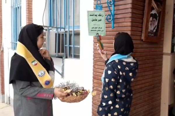 گرامیداشت هفته پدافند غیرعامل در دبیرستان فرزانگان قائمشهر