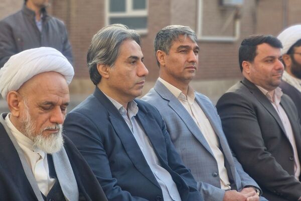 آیین نواخته شدن زنگ انقلاب اسلامی در مدرسه آیت‌الله خامنه‌ای قرچک