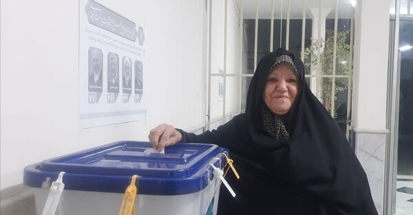 حضور مردم ولایتمدار نیشابور پای صندوق‌های رای