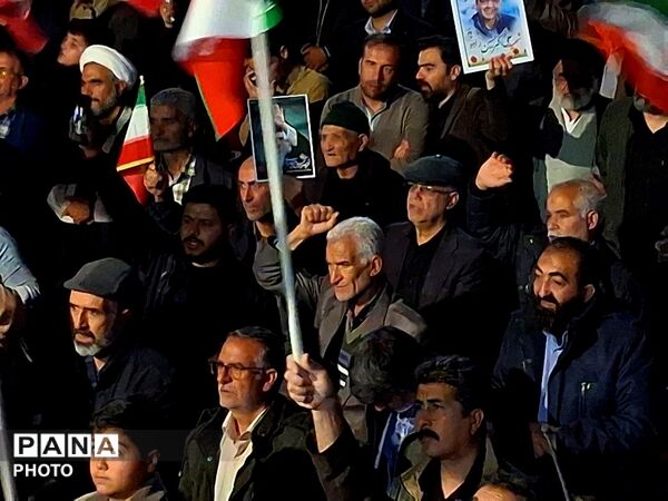 حضور اقشار مختلف مردم در مراسمات شبانه کاشمر